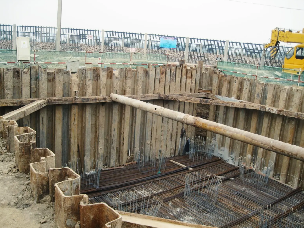 鄂尔多斯建筑基础施工中基坑（基槽）有哪些支护方式？